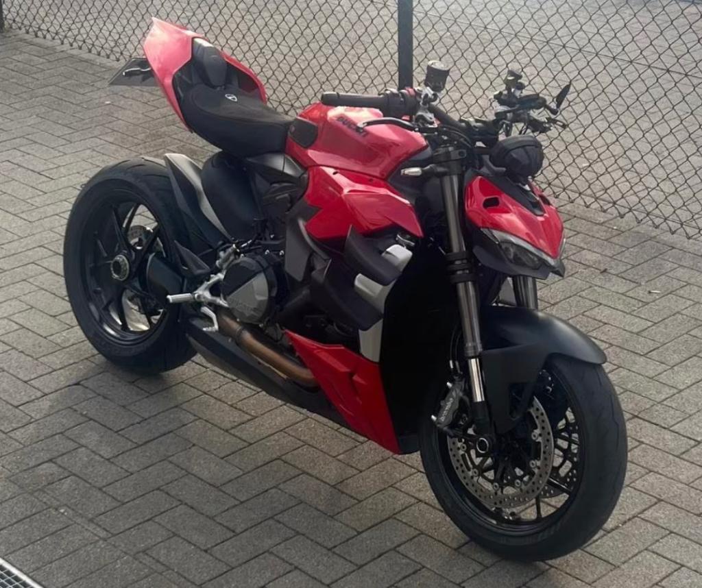 Ducati Streetfighter v2 in topstaat !, Motoren, 2 cilinders, Motorrijbewijs A, Particulier, Meer dan 35 kW