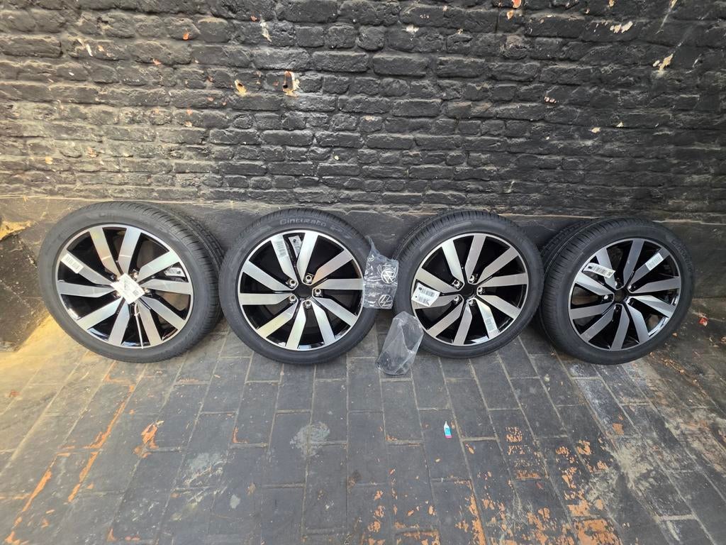 Velgen 18 inch volkswagen +225/45/18/95 Perelli niew, Enlèvement ou Envoi