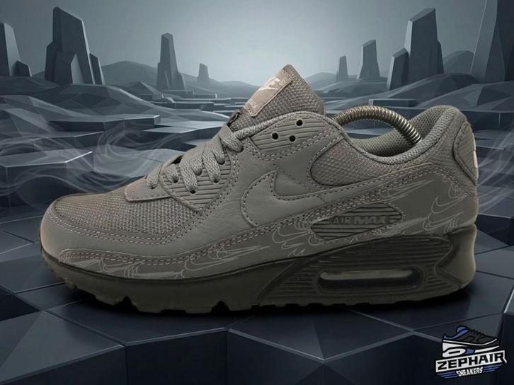 Nike Air Max 90 'Reflective Grey' EU43 2023, Kleding | Heren, Schoenen, Gedragen, Sneakers, Overige kleuren, Ophalen of Verzenden