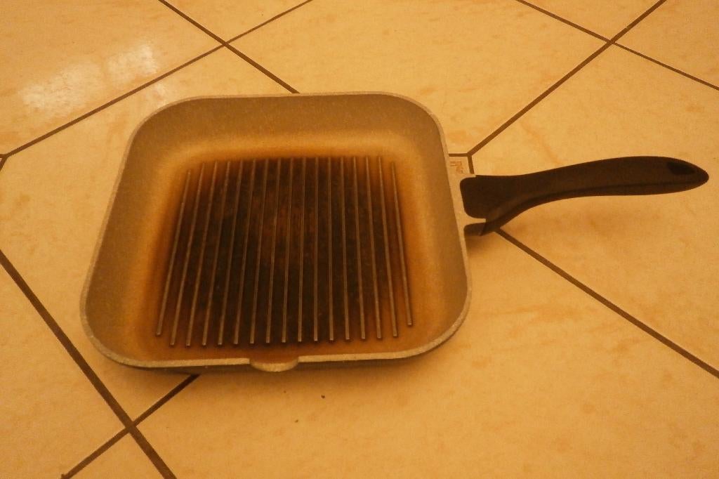 Poêle à griller 29 cm sur 29 cm aluminiun tous feux, Maison & Meubles, Enlèvement