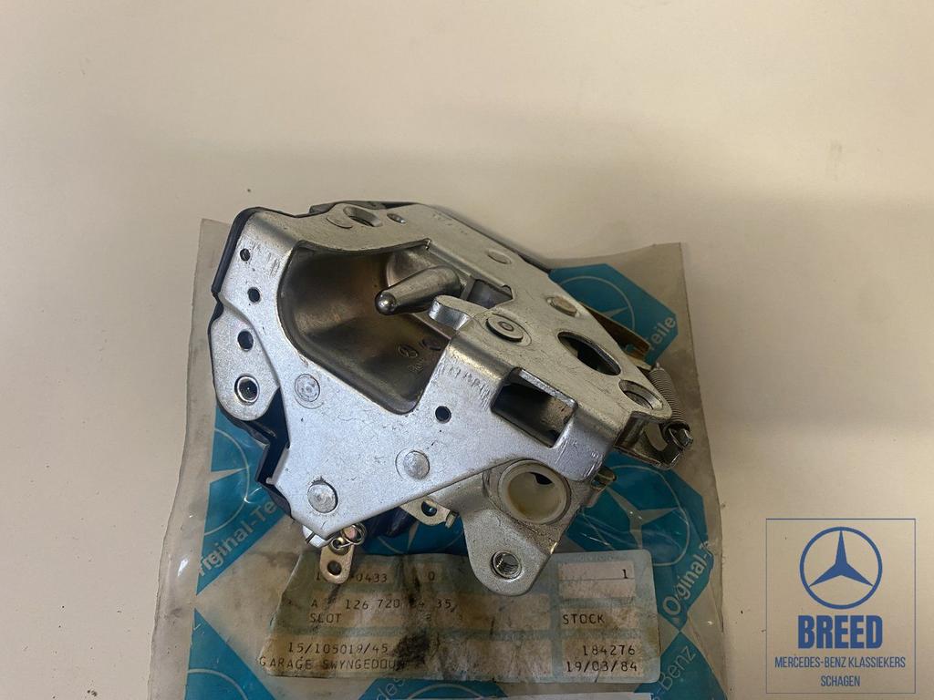 NOS slotmechaniek rechtsvoor voor Mercedes-Benz W126 sedan, Autos : Pièces & Accessoires, Carrosserie & Tôlerie, Neuf, -, -, Enlèvement ou Envoi