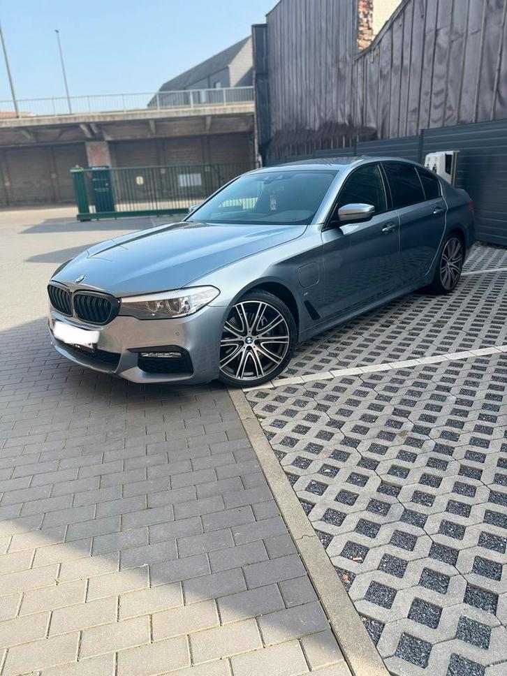 BMW G30, Autos, BMW, Particulier, Série 5, Hybride Électrique/Essence, Euro 6, Berline, 5 portes, Automatique, Noir, Gris, Alcantara