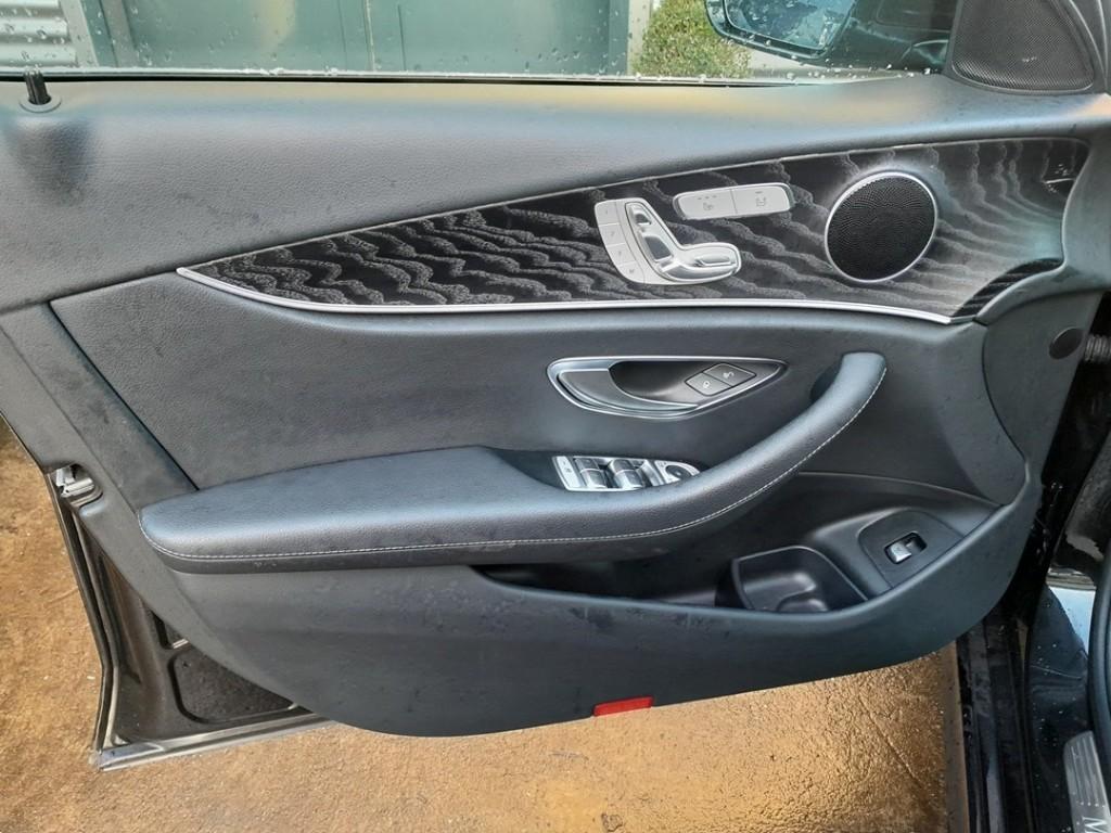PORTIERBEKLEDING LINKS VOOR Mercedes-Benz E (W213), Auto-onderdelen, Interieur en Bekleding, Mercedes-Benz, Gebruikt
