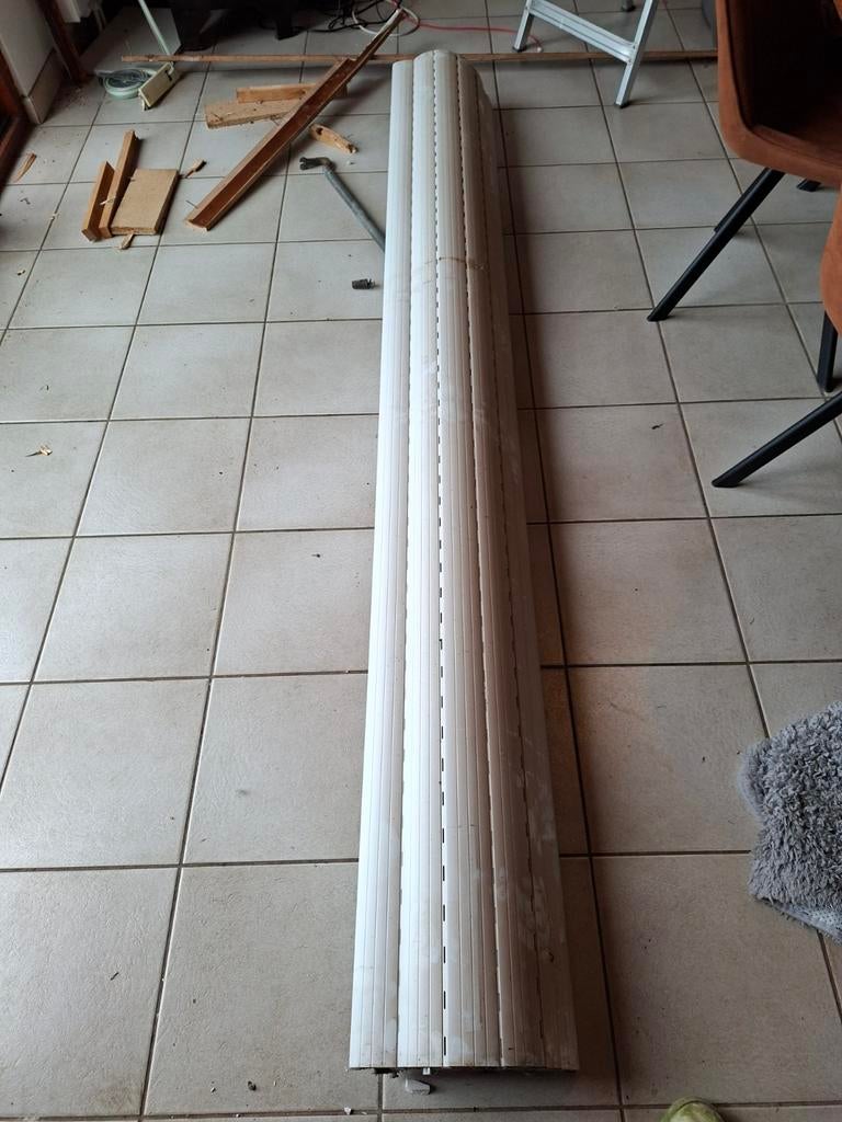 Le ramassage est gratuit. Volet 250 cm de long x 240 cm de h, Enlèvement