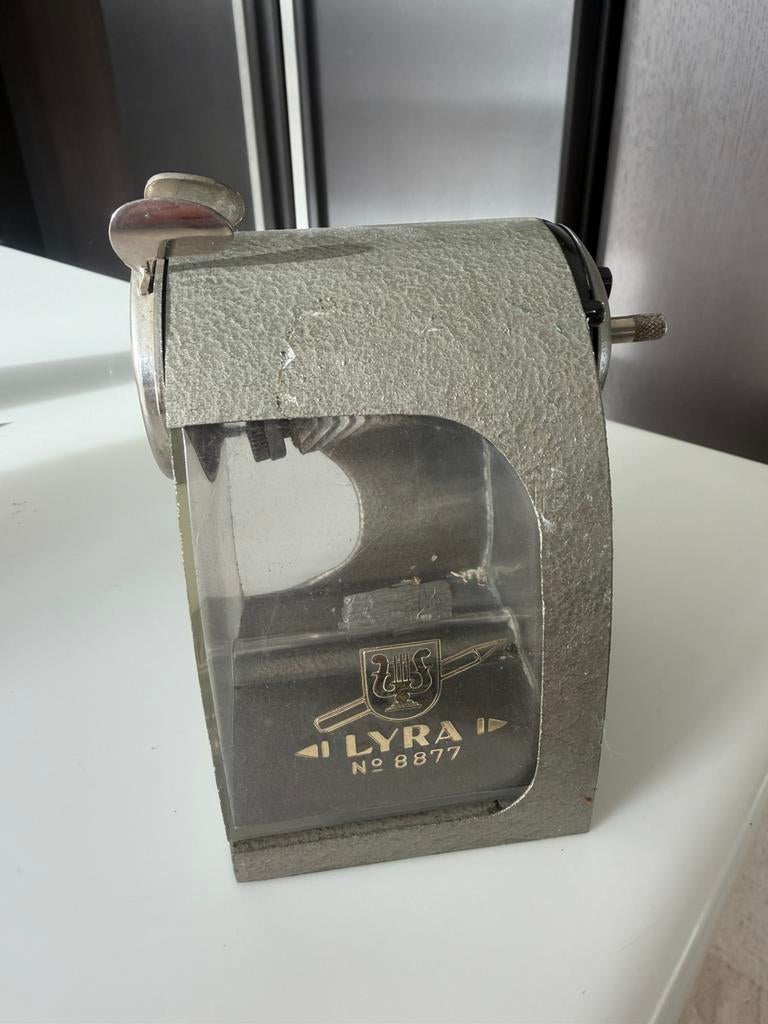 Taille crayons Lyra ancien metal et boitier déchet amovible, Enlèvement ou Envoi, Comme neuf