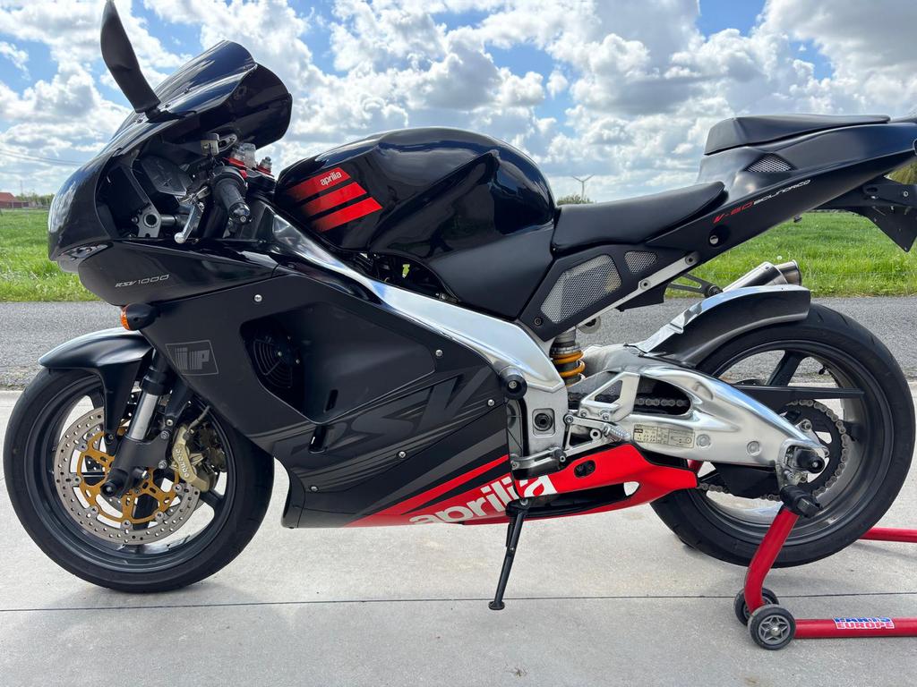 Aprilia RSV 1000 moto, Motoren, Motoren | Aprilia, 2 cilinders, Motorrijbewijs A, Gebruikt, Super Sport