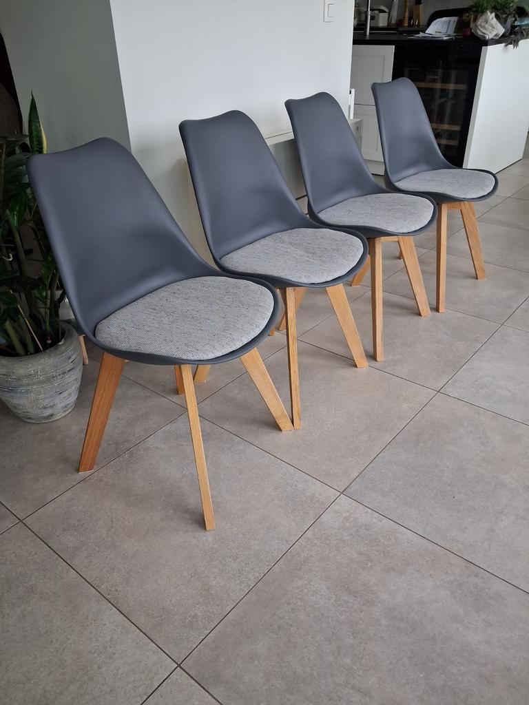 4 stoelen, Ophalen