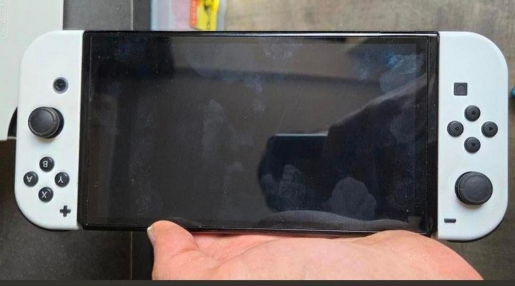 Nintendo Switch OLED, Consoles de jeu & Jeux vidéo, Consoles de jeu | Nintendo Switch, Enlèvement, Comme neuf, Avec 2 manettes