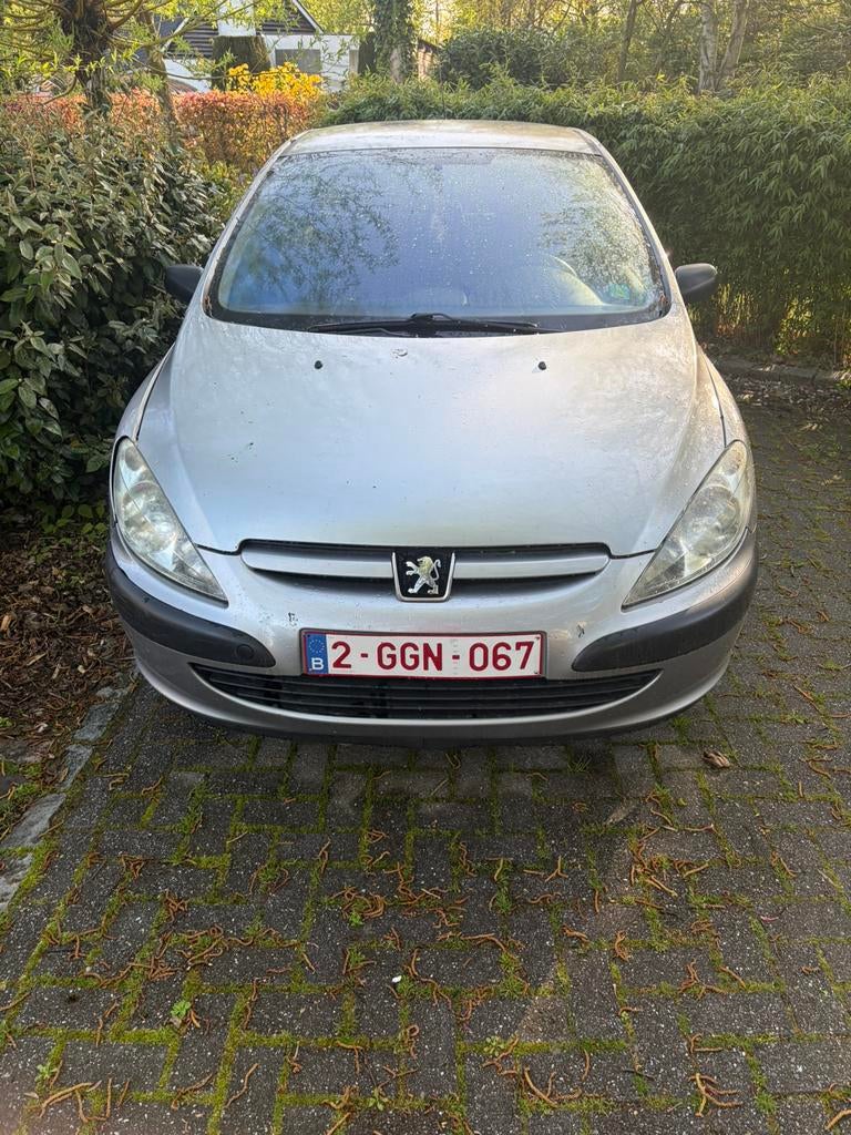 Peugeot 307 2004 – Rijdt goed – €950 – Moet weg, Auto's, Euro 5, Stof, Zwart, Handgeschakeld