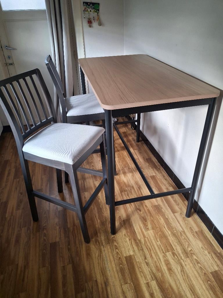 Bartafel + 2 hoge stoelen, Ophalen, Zo goed als nieuw, Inclusief barstoelen