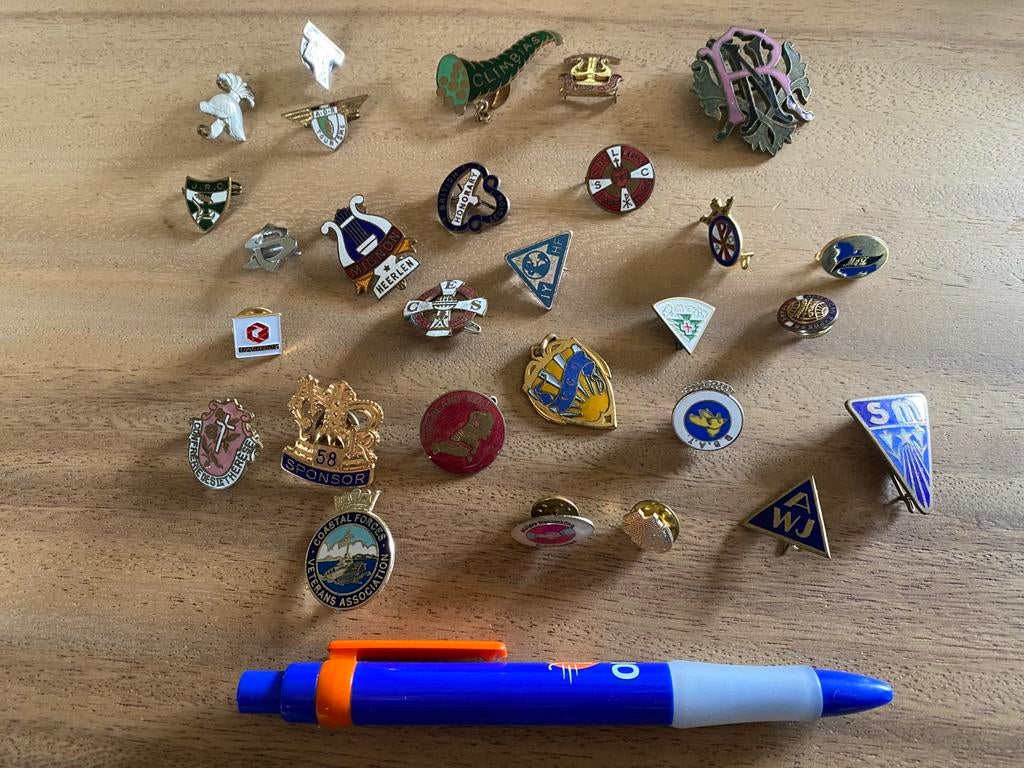 Lot insignes, Ophalen of Verzenden