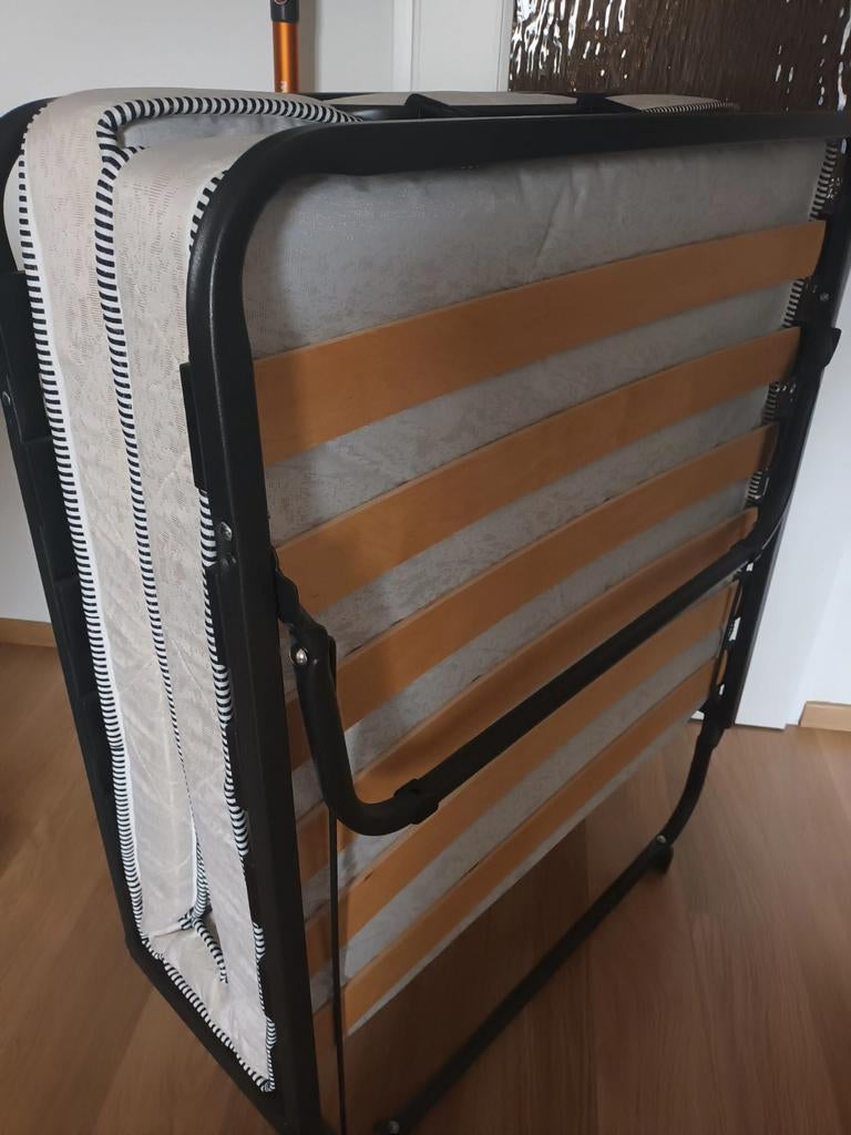 Logeerbed met hoes in prima staat. Zo  goed als nieuw,, Maison & Meubles, Chambre à coucher | Canapés-lits, Enlèvement