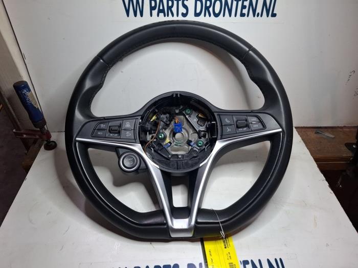 Volant d'un Alfa Romeo Stelvio, Autos : Pièces & Accessoires, Commande, Alfa Romeo, Utilisé, 3 mois de garantie, Enlèvement ou Envoi