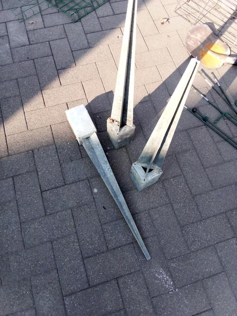 3 paalhouders 9x9 met grondpin, Ophalen