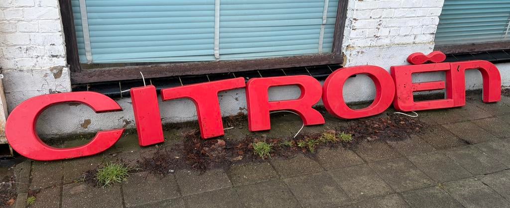 Lettrage lumineux Citroën, Enlèvement