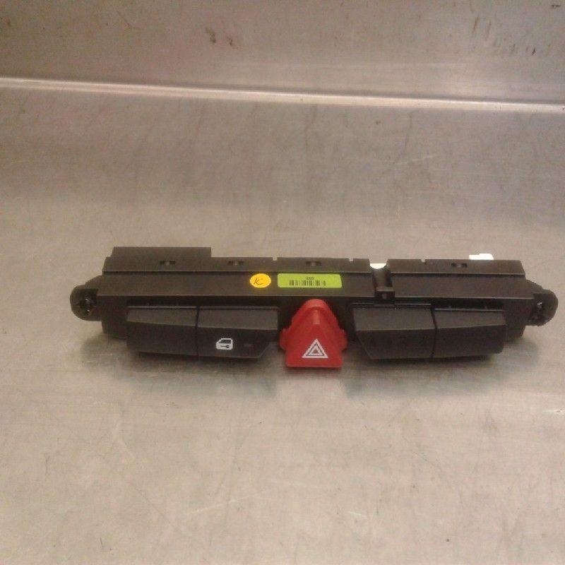 ALARMLICHTEN SCHAKELAAR Kia Cee'd Sporty Wagon (EDF), Gebruikt, Kia