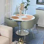 4 ronde eetkamerstoelen in munt groen / sage, Huis en Inrichting, Stoelen, Ophalen, Kunststof, Overige kleuren, Zo goed als nieuw