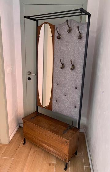 Vintage kapstok beschikbaar voor biedingen
