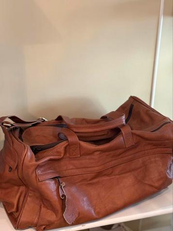 Vintage lederen reis-of weekendtas beschikbaar voor biedingen