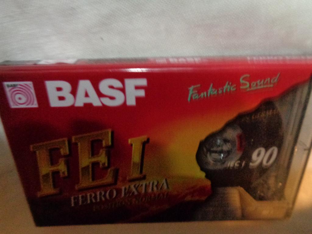 Cassette / BASF ferrochrome 90, CD & DVD, Cassettes audio, Neuf, dans son emballage, Vierge, 2 à 25 cassettes audio, Enlèvement ou Envoi