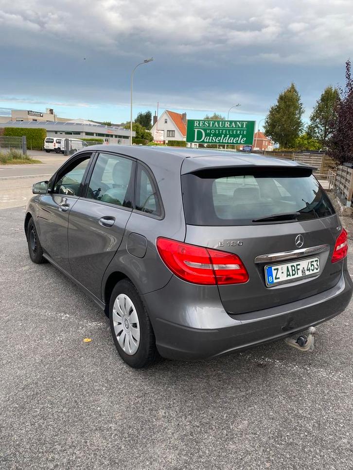 Mercedes B180 automaat 2012, Auto's, Mercedes-Benz, Bedrijf, B-Klasse, Panoramadak, Diesel, Euro 5, 5 deurs, Automaat, Zilver of Grijs