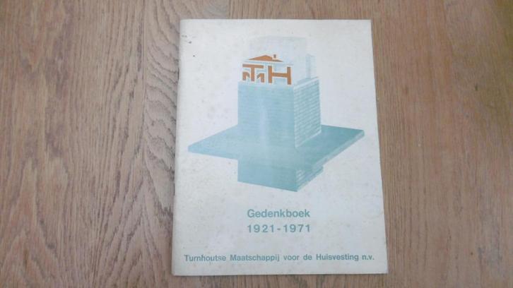 gedenkboek 1921-1971 Turnhoutse Maatschappij voor Huisvestin, Boeken, Geschiedenis | Stad en Regio, Gelezen, Ophalen of Verzenden