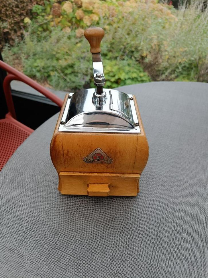 Koffiemolen. Vintage. Merk: Devecht. Made in Holland., Antiek en Kunst, Antiek | Keukengerei, Ophalen of Verzenden