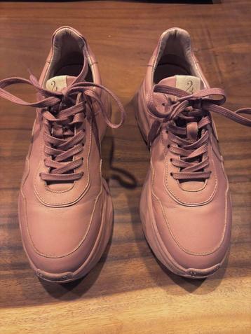 roze sneakers maat 40 beschikbaar voor biedingen