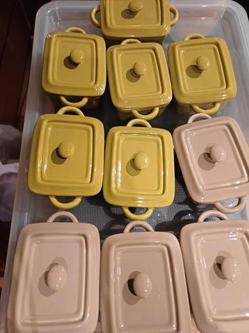 Lot 10 mini cocottes verts et beige avec couvercle, Enlèvement, Comme neuf, Autres matériaux