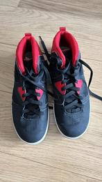 Schoenen voor zaal. Zaalvoetbal, korfbal, basketbal. Maat 39, Sport en Fitness, Ophalen, Zo goed als nieuw, Schoenen