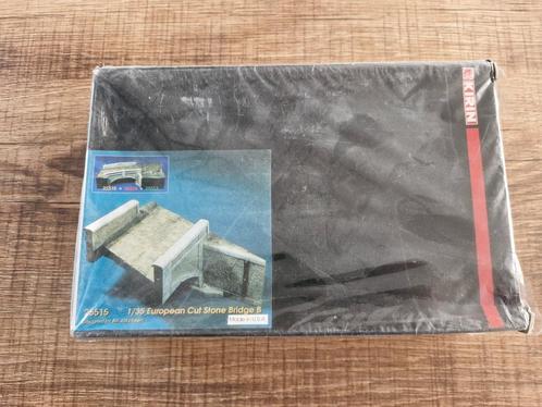 Kirin European Cut Stone Bridge B 1/35, Hobby en Vrije tijd, Modelbouw | Figuren en Diorama's, Zo goed als nieuw, Diorama, 1:35 tot 1:50