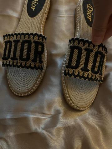 Slippers Dior beschikbaar voor biedingen