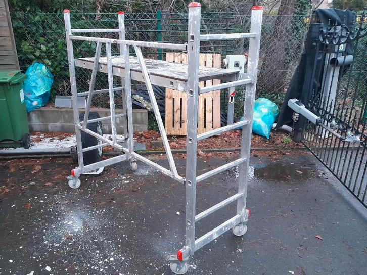 2 Rolstellingen / Rolsteigers (Wurth - Escalo), Doe-het-zelf en Bouw, Steigers, Gebruikt, Rolsteiger of Kamersteiger, Minder dan 2 meter