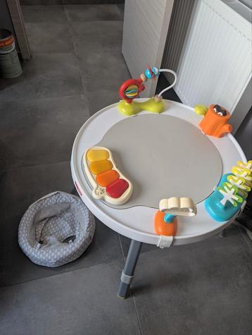 Skip hop speelcentrum/activiteitentafel beschikbaar voor biedingen