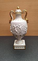 Amphore vintage en porcelaine allemande poignée cygne dorées, Antiquités & Art, Antiquités | Porcelaine, Enlèvement ou Envoi