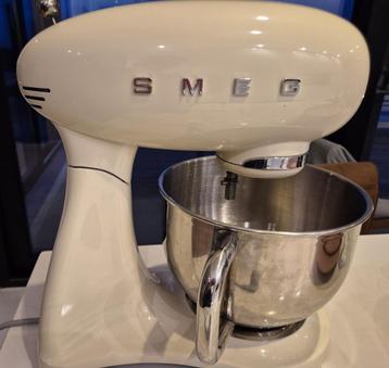 SMEG keukenrobot met veel accessoires  beschikbaar voor biedingen