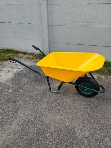 Kruiwagen met pvc bak Nieuwe voor 50 euro met luchtbande beschikbaar voor biedingen