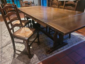 Antieke eiken tafel met 5 stoelen