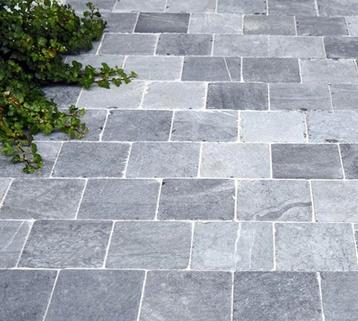 Vietnamese blauwsteen 20x20x2cm getrommeld 7,88m2 beschikbaar voor biedingen