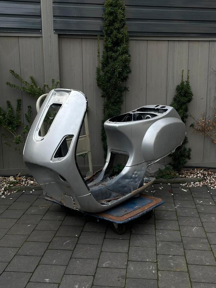 Vespa LX | Frame | Met papieren | Project of voor nummers., Fietsen en Brommers, Brommers | Vespa, Gebruikt, Overige modellen