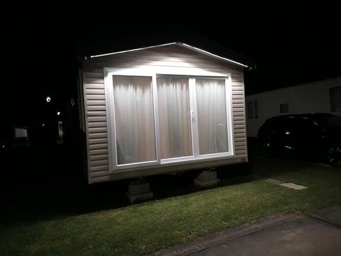 Luxe staancaravan geplaatst in La Roche en Ardenne., Caravans en Kamperen, Caravans, Particulier, Swift, Koelkast, Microgolfoven