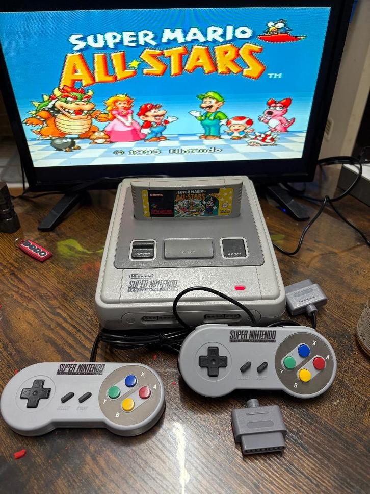 Super Nintendo SNES + 4 jeux, Games en Spelcomputers, Spelcomputers | Nintendo Super NES, Zo goed als nieuw, Met 2 controllers