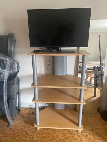 Tv / pc hoekmeubel - zeer goede staat beschikbaar voor biedingen