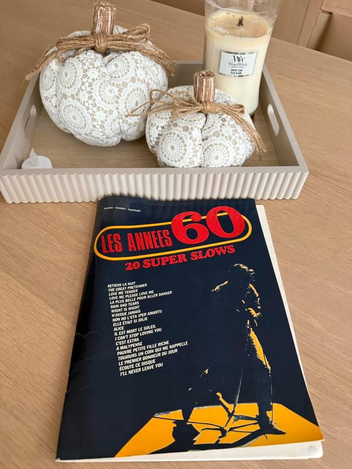 „The Years 60 — 20 Slows” Bladmuziek (piano, zang, gitaar), Muziek en Instrumenten, Bladmuziek, Gebruikt, Gitaar, Piano, Ophalen of Verzenden