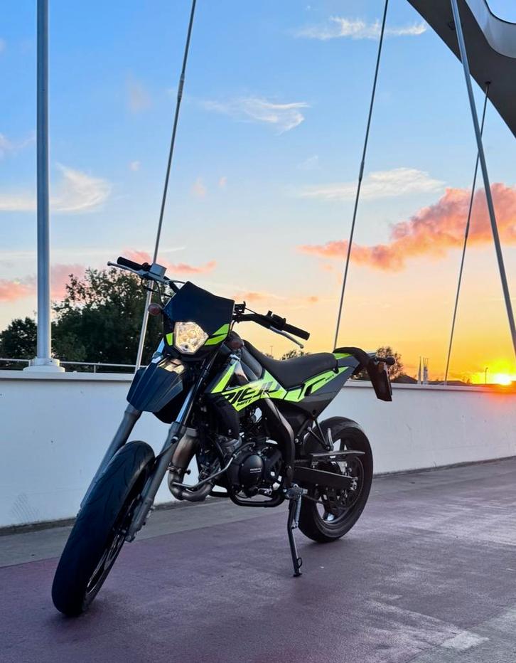 Rieju mrt 50 supermoto, Fietsen en Brommers, Brommers | Derbi, Zo goed als nieuw, Klasse B (45 km/u), Ophalen