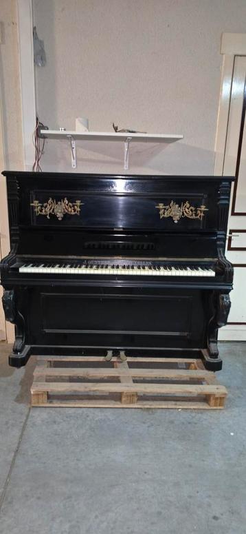 Piano te koop beschikbaar voor biedingen