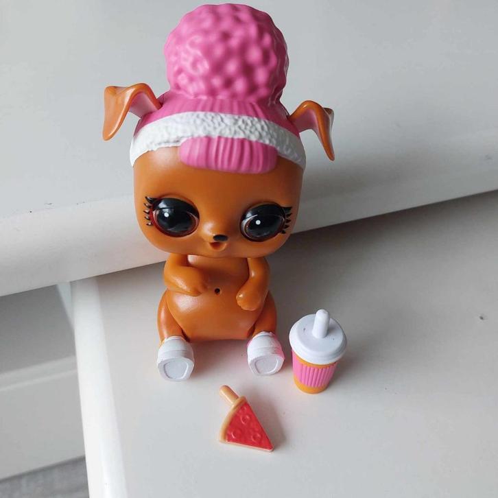 Hondje Betsy van LOL, met milkshake + pizzapunt. Goede staat, Kinderen en Baby's, Speelgoed | Overig, Gebruikt, Jongen of Meisje