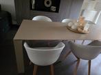 Table rectangulaire beige. Il peut être à la fois petit et p, Maison & Meubles, Modern ., Comme neuf, Enlèvement, 50 à 100 cm