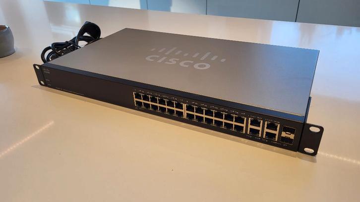 Cisco SG300-28 Gigabit Switch – 28+2 poorten Managed Switch, Computers en Software, Netwerk switches, Zo goed als nieuw, Ophalen of Verzenden