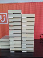 Classeurs en plastique en bon état, certains décolorés, voir, Enlèvement